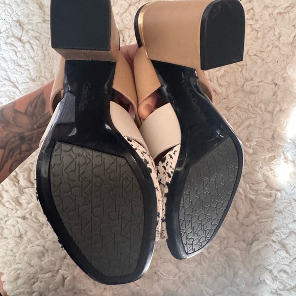 Calvin Klein® Caran sandal. - Picture 7 of 14